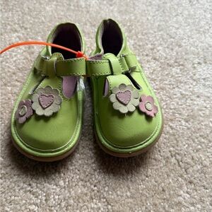 L'Amour Green Floral Kids Dress Shoes